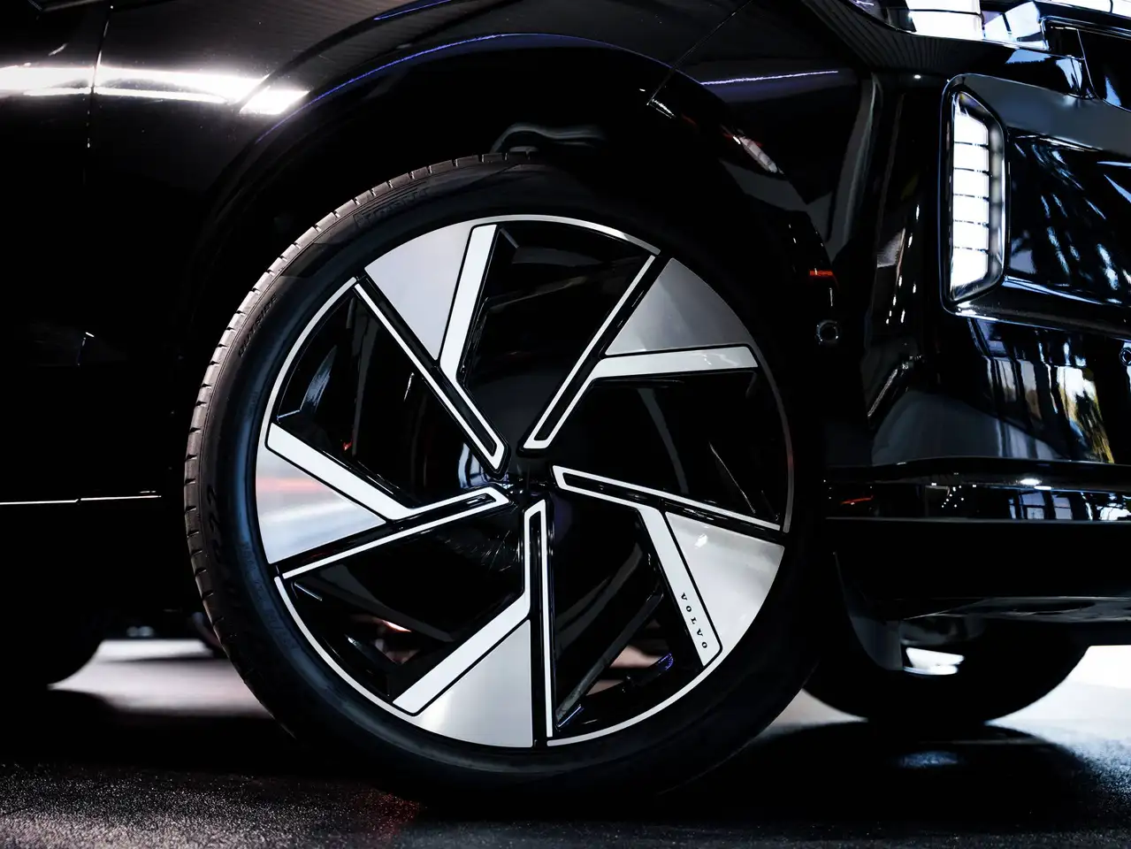 Volvo EX90 - 2