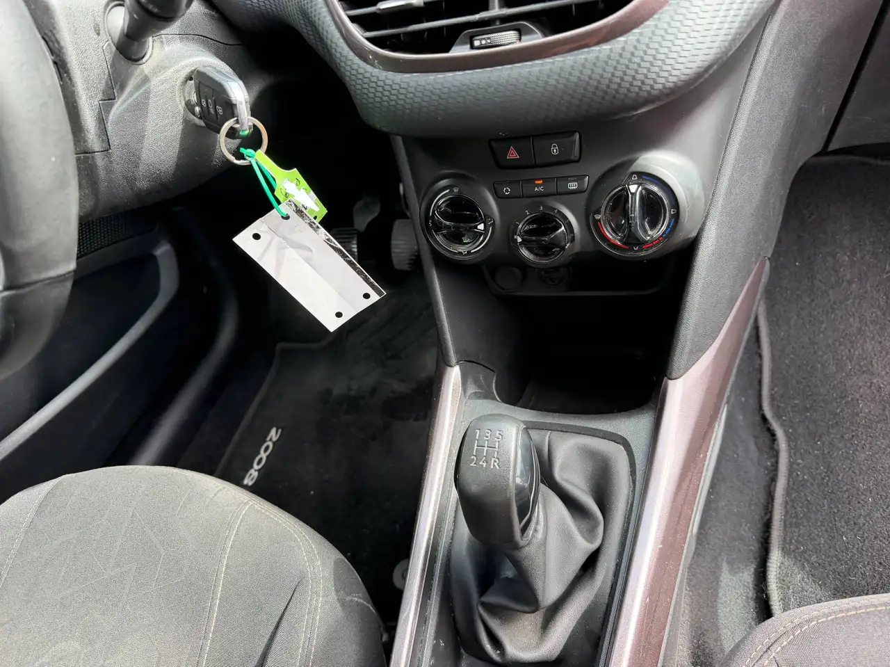 Peugeot 2008 - 10