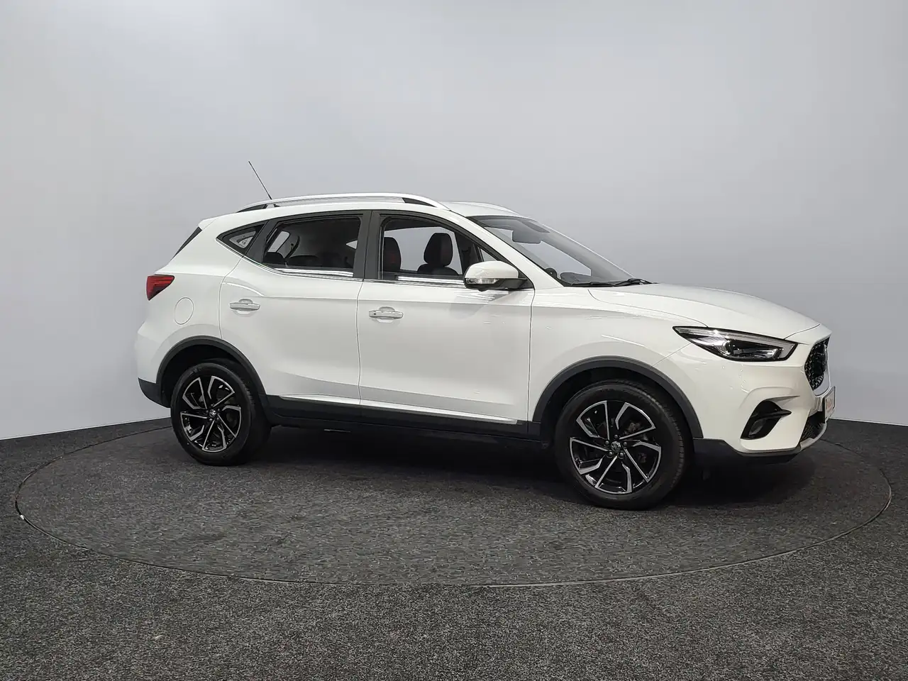 MG ZS - 8