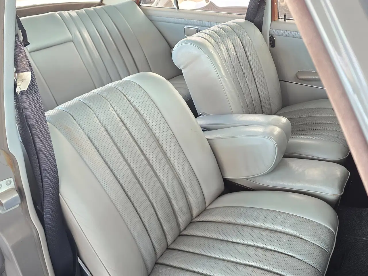 Mercedes-Benz 280 - 10