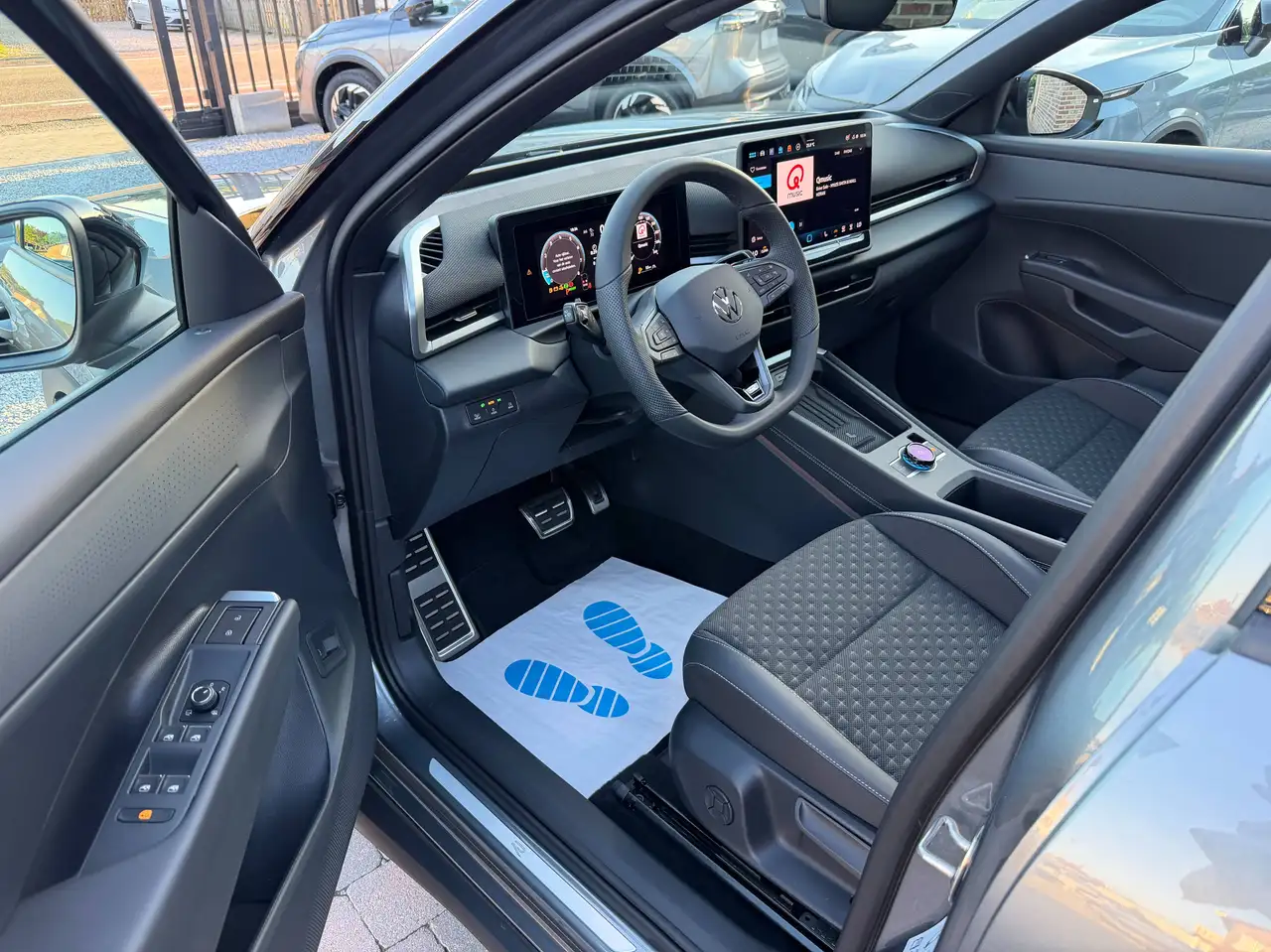 Volkswagen T-Roc - 7