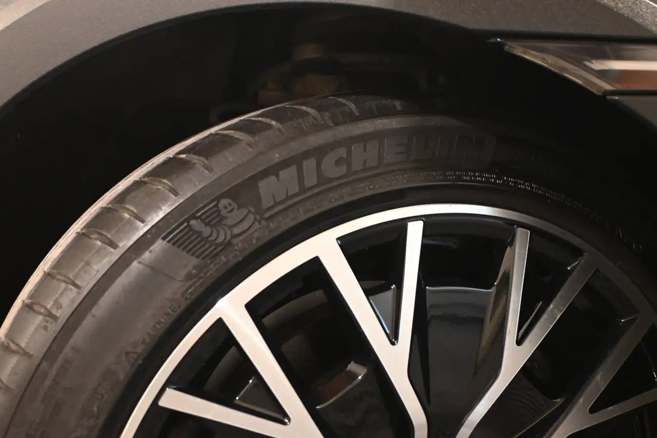 Porsche Taycan - 11