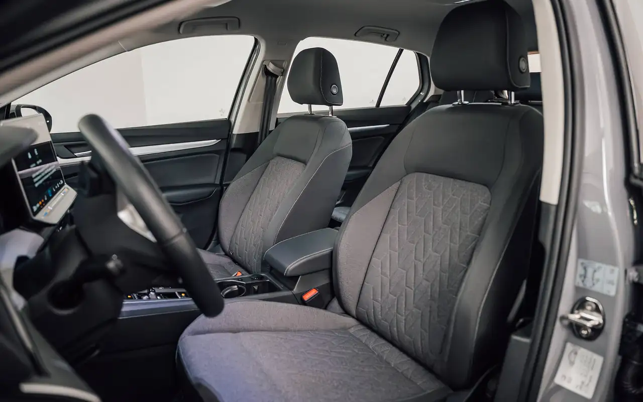 Volkswagen Golf - 10