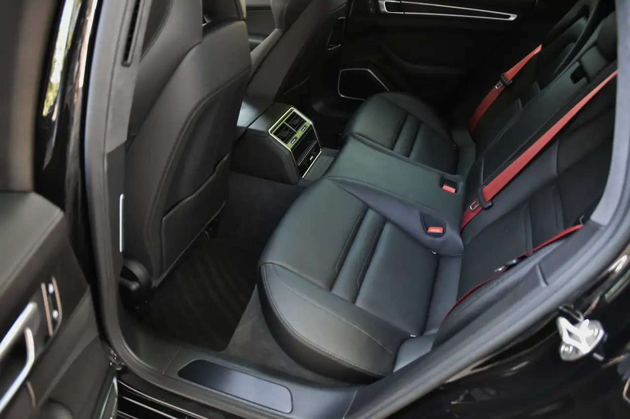 Porsche Panamera - 12