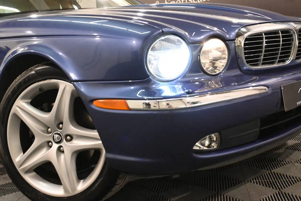 Jaguar XJ - 4
