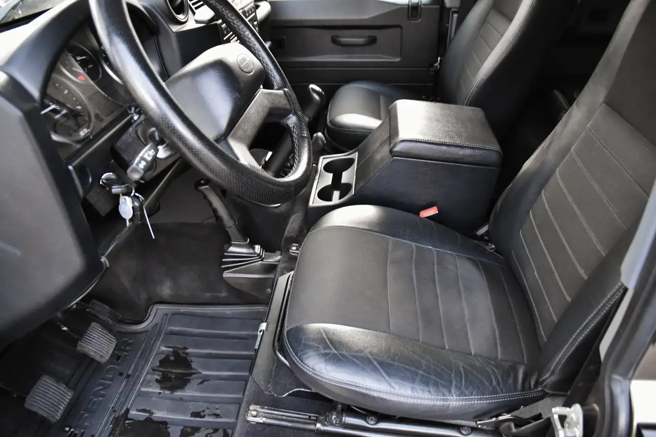 Land Rover Defender - 5