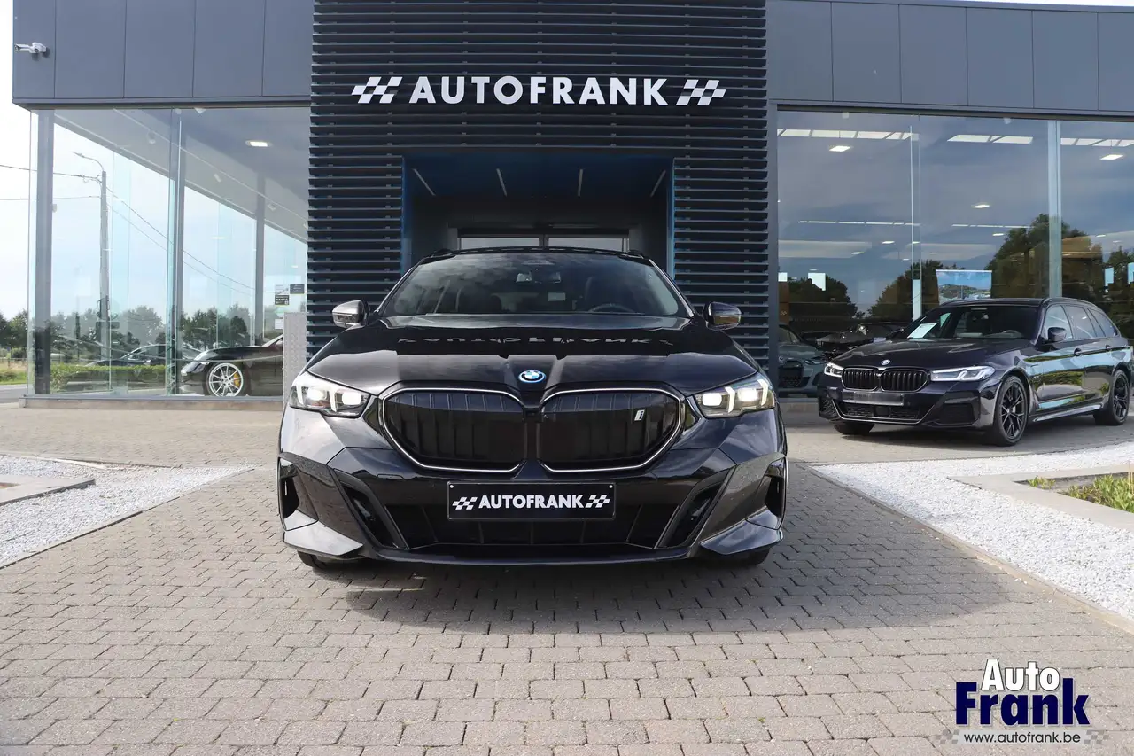 BMW i5 - 2