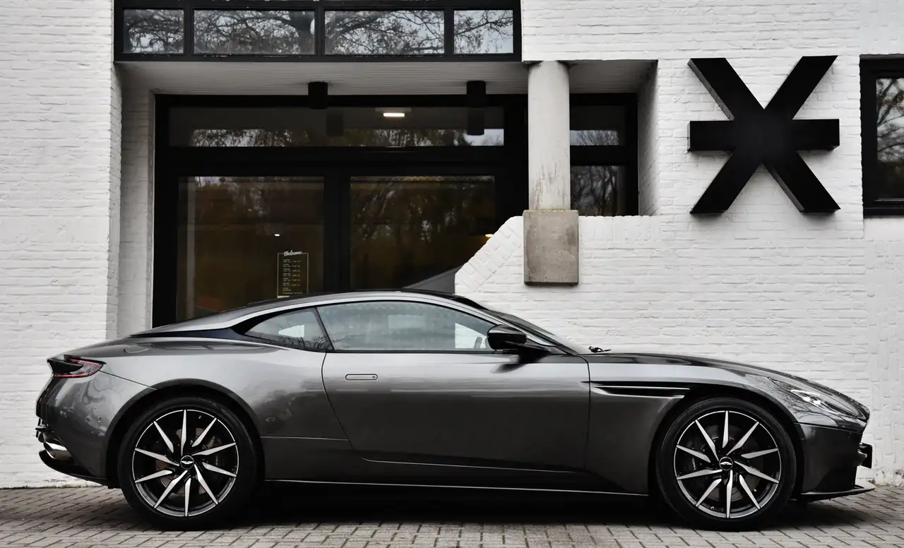 Aston Martin DB11 - 3