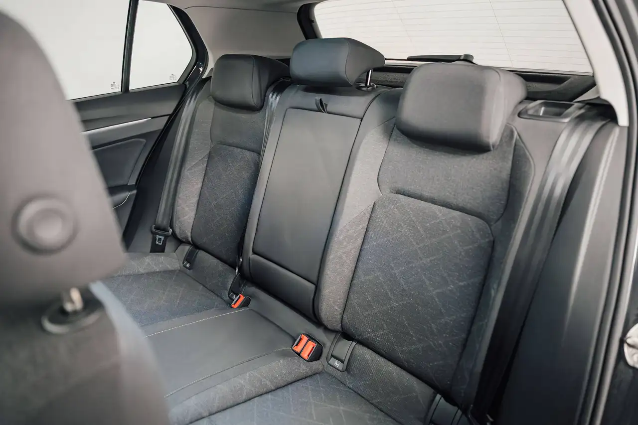 Volkswagen Golf - 8