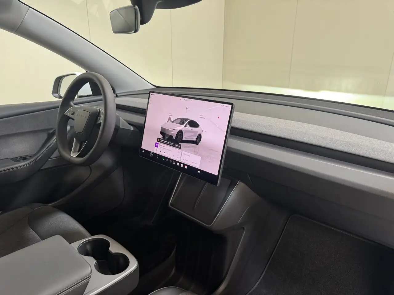 Tesla Model Y - 12