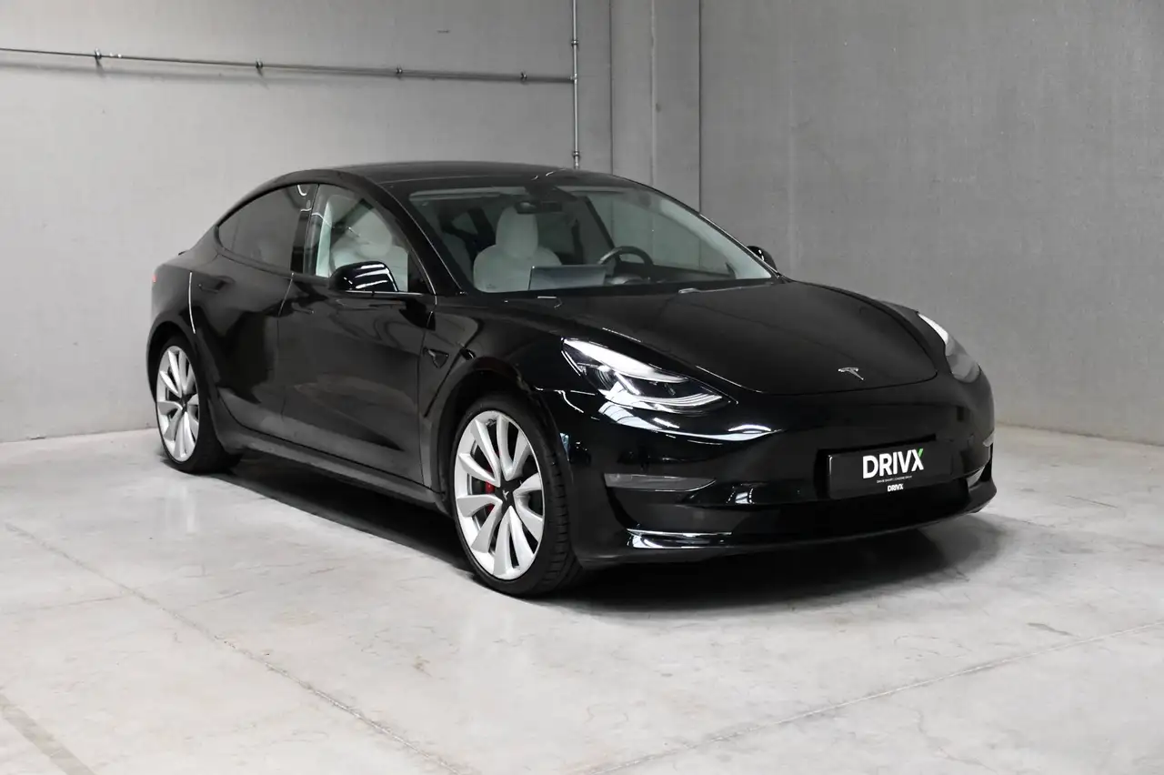 Tesla Model 3 - 4
