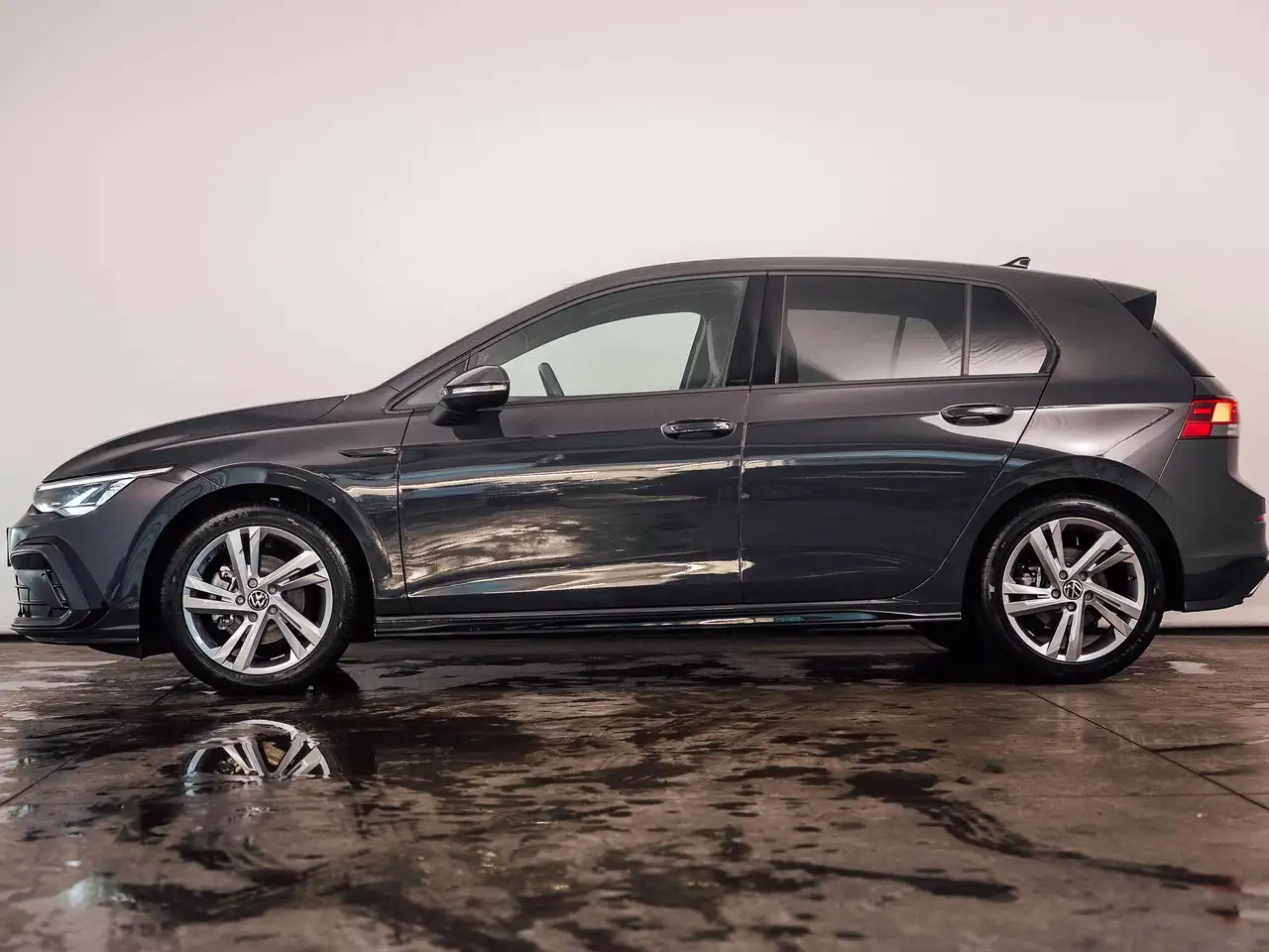 Volkswagen Golf - 2