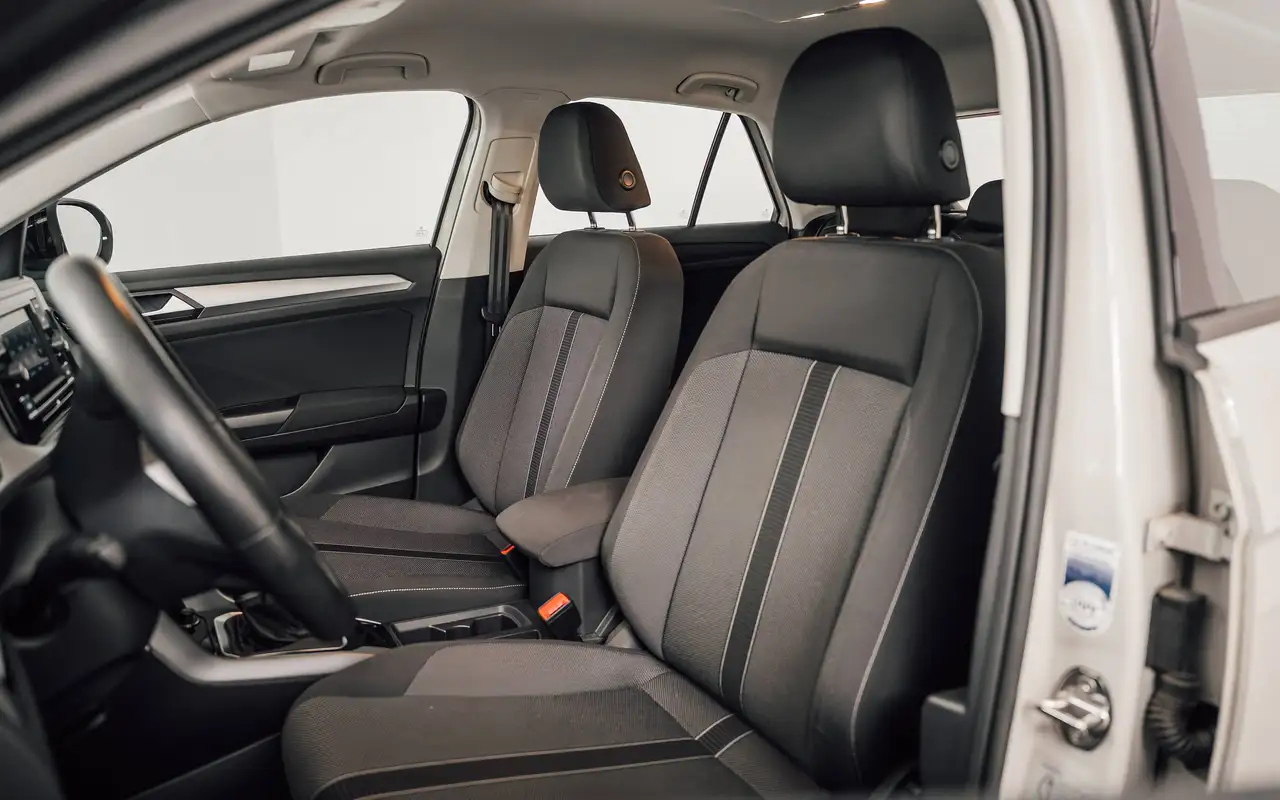 Volkswagen T-Roc - 8