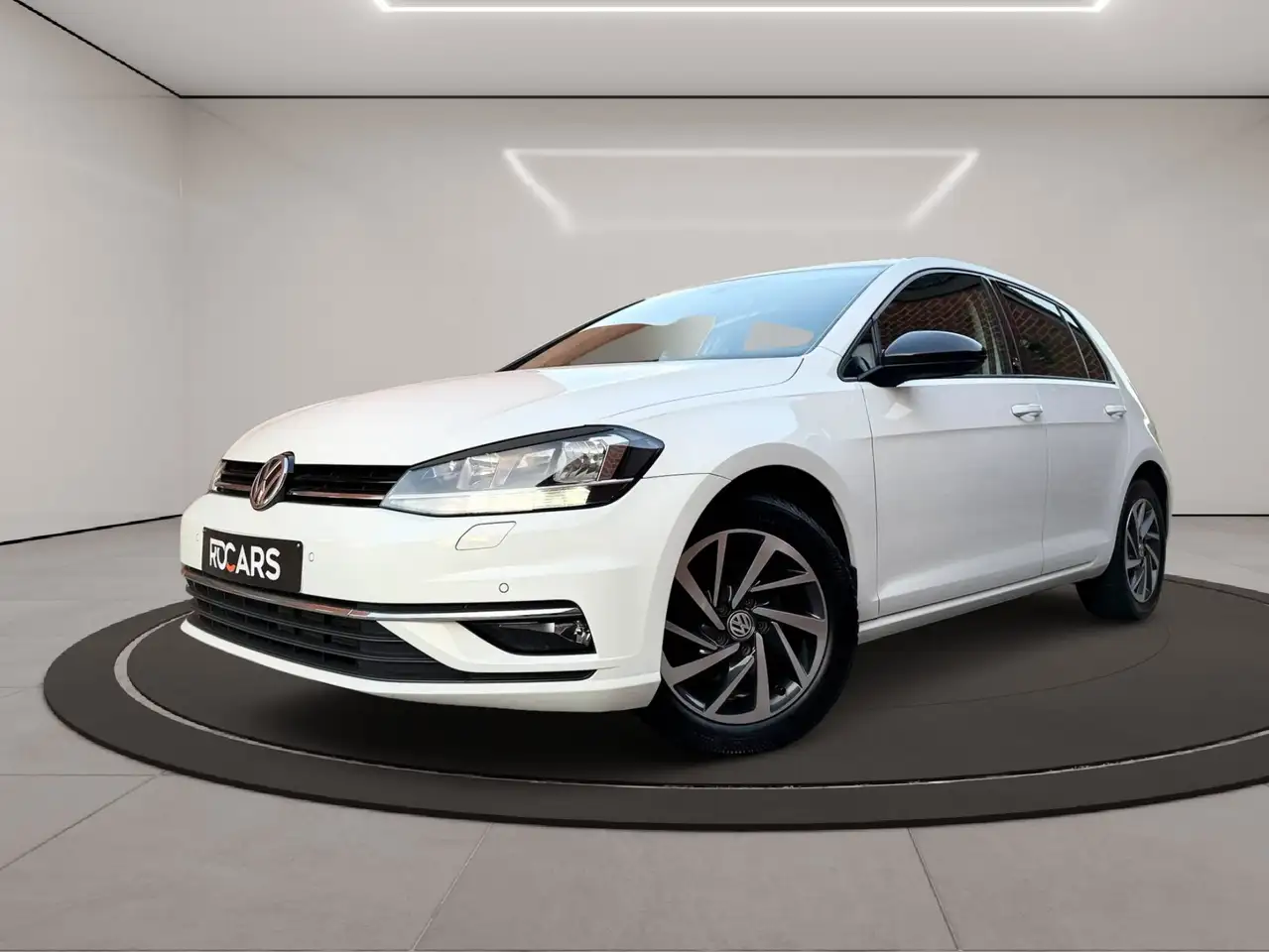 Volkswagen Golf - 1