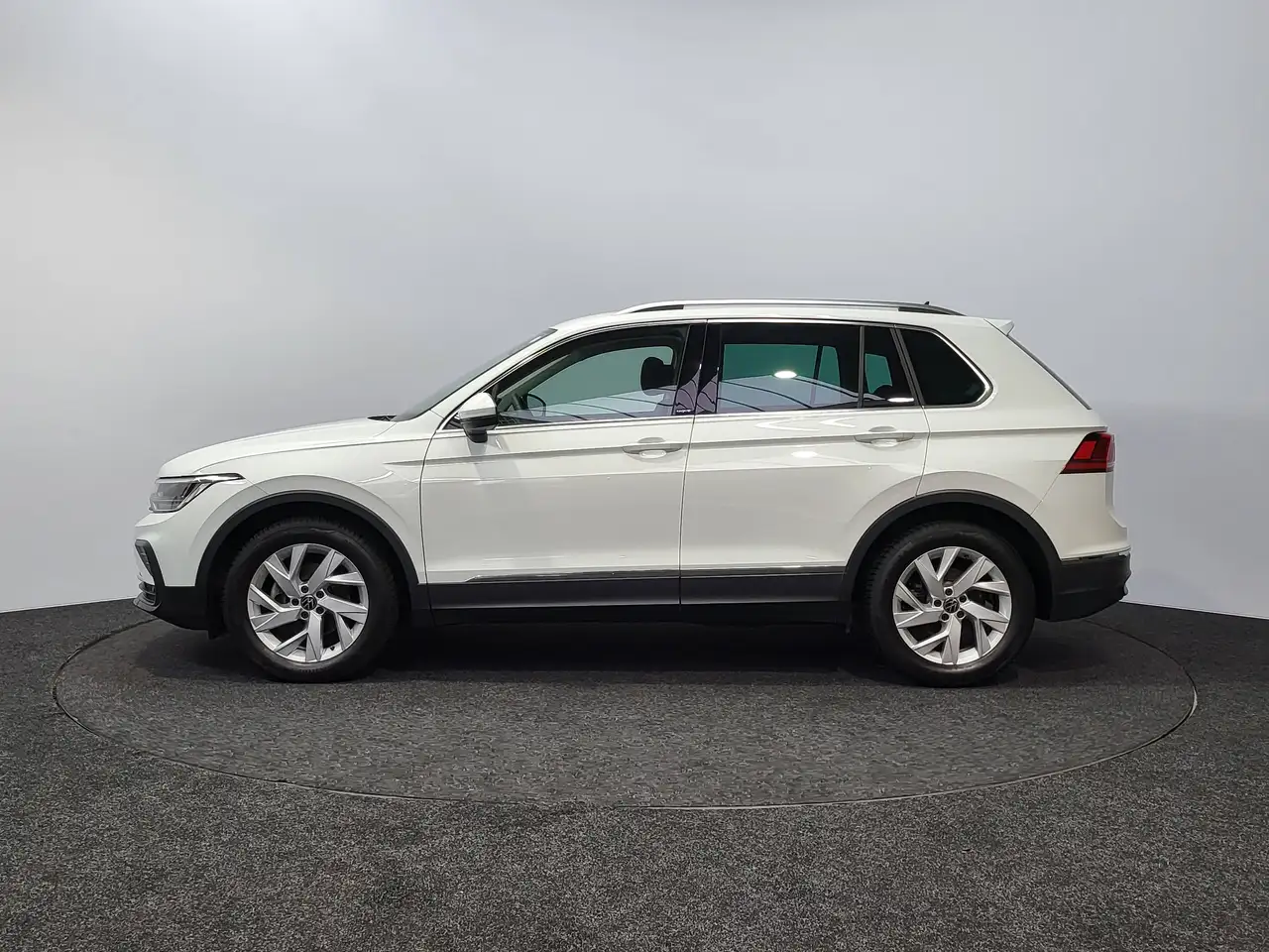 Volkswagen Tiguan - 3