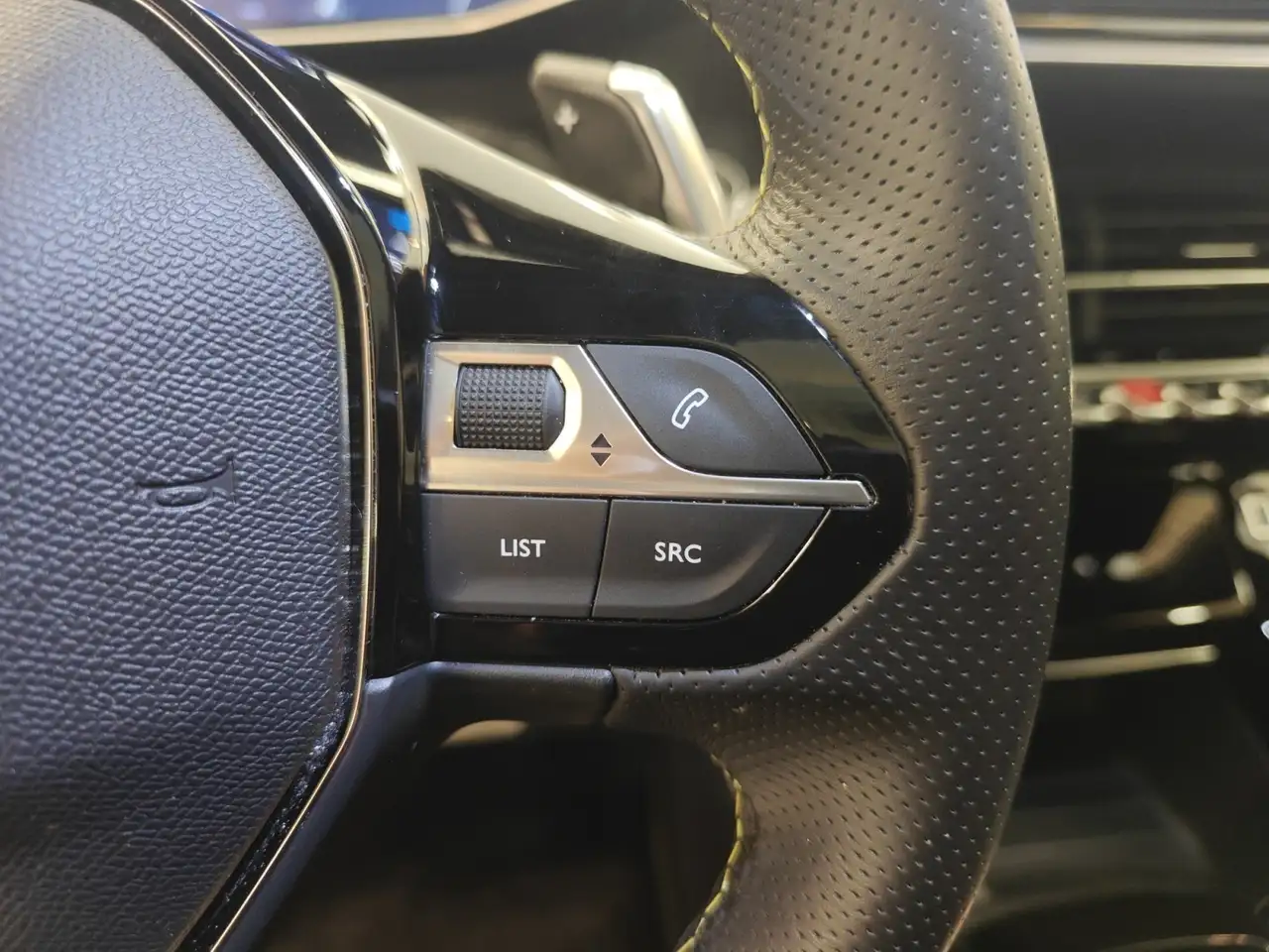 Peugeot 208 - 11