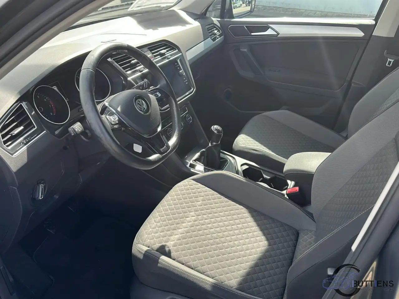 Volkswagen Tiguan - 12