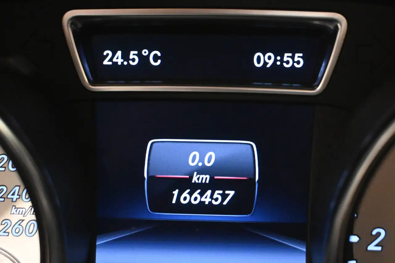 Mercedes-Benz GLA 200 - 12