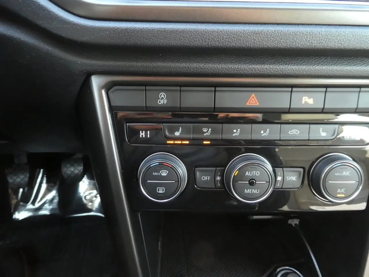 Volkswagen T-Roc - 12