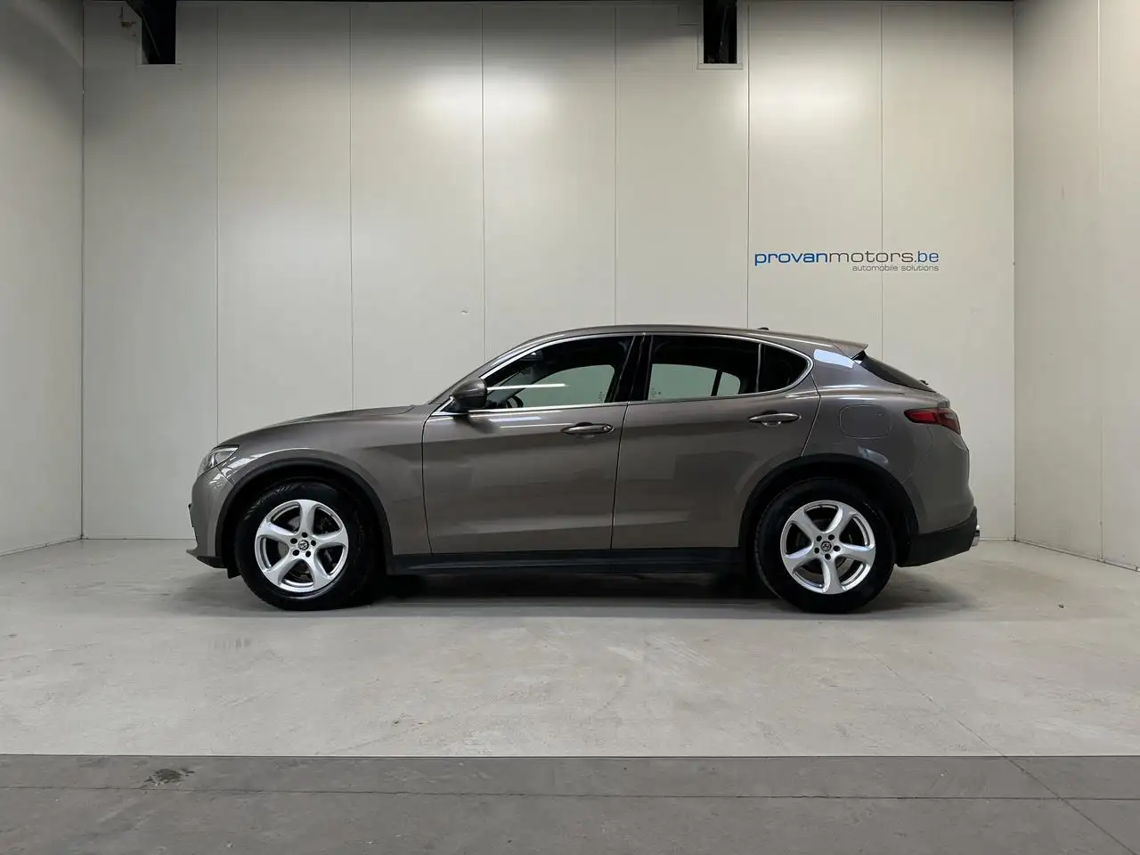 Alfa Romeo Stelvio - 8