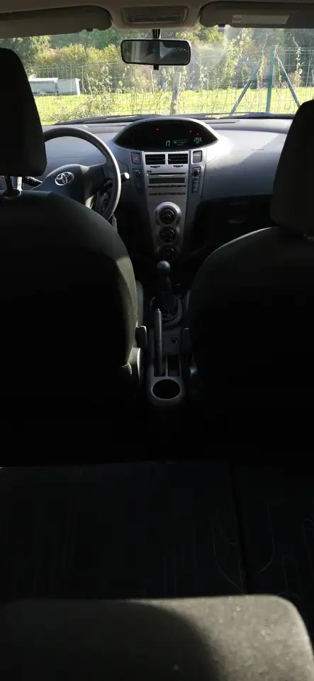 Toyota Yaris - 10