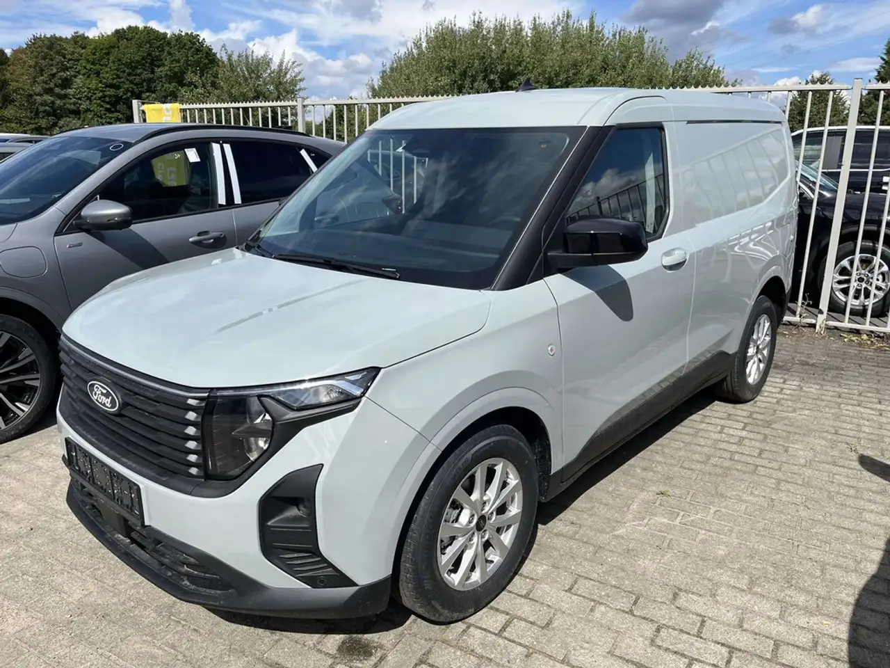 Ford Transit Courier - 1
