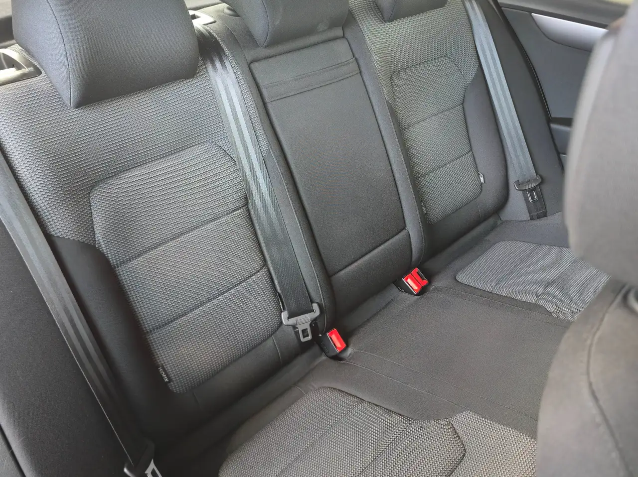 Volkswagen Passat - 12