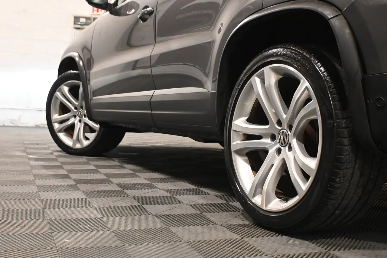 Volkswagen Tiguan - 10