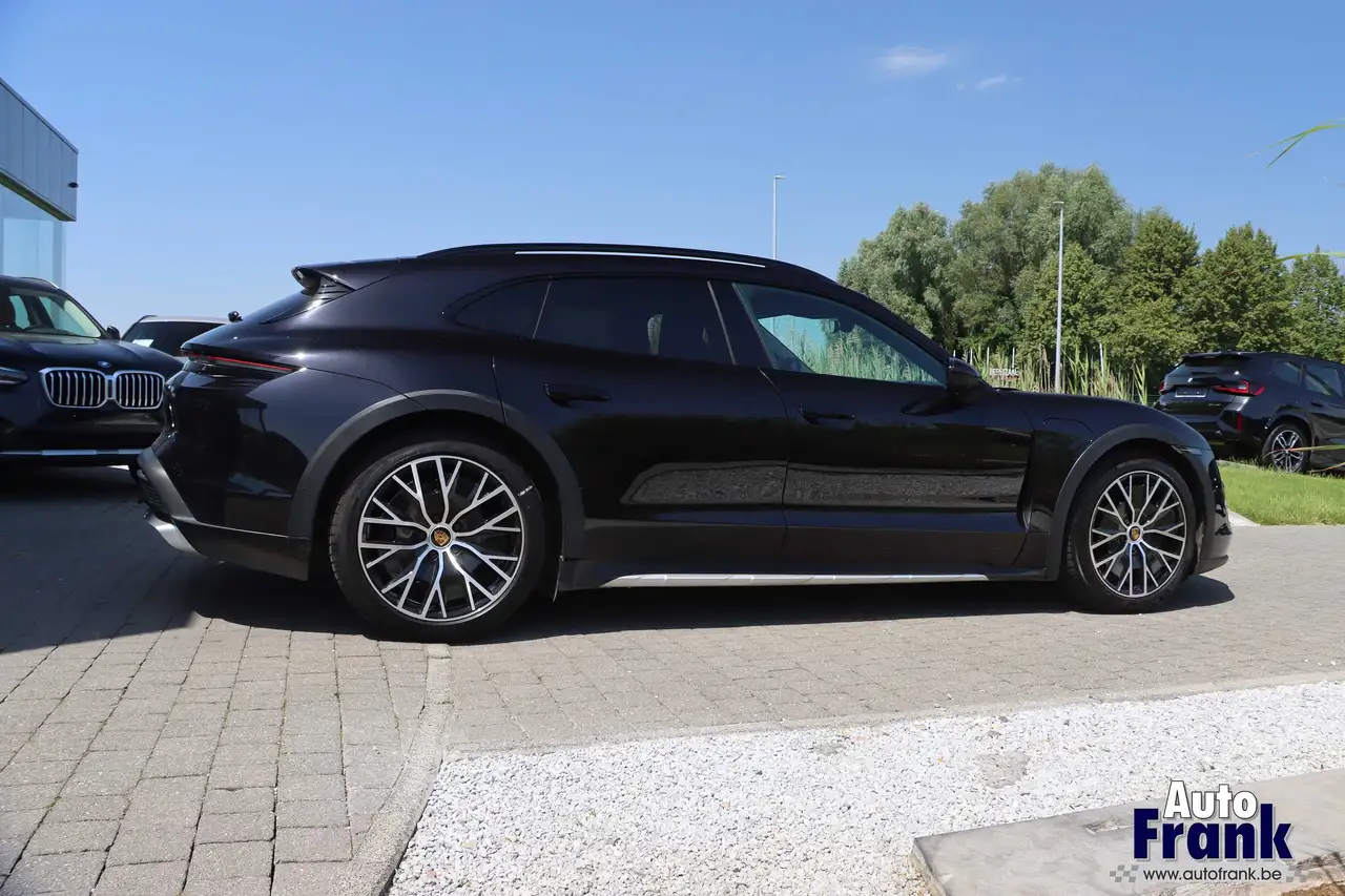 Porsche Taycan - 8