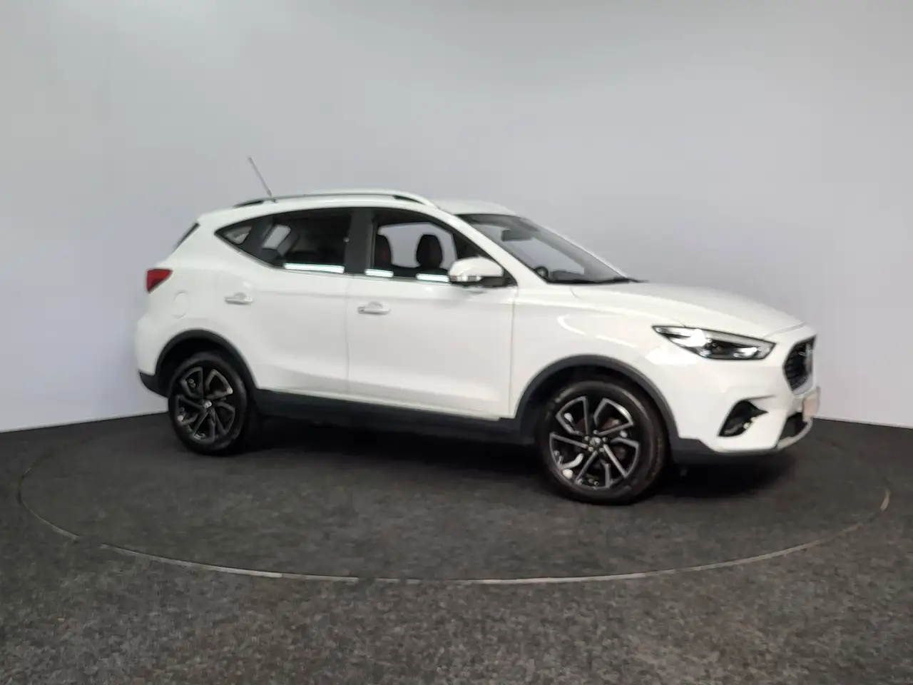 MG ZS - 8