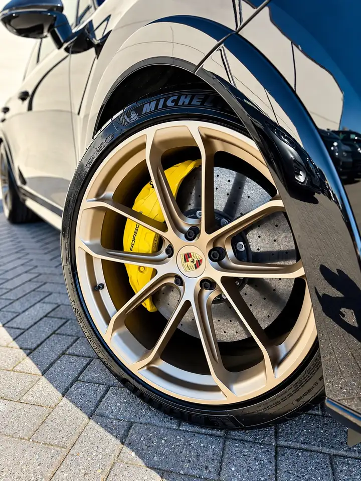 Porsche Cayenne - 8