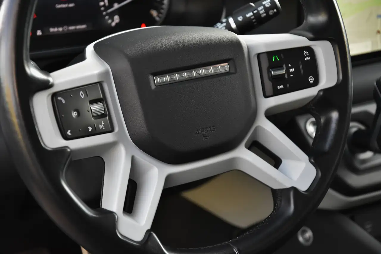 Land Rover Defender - 11