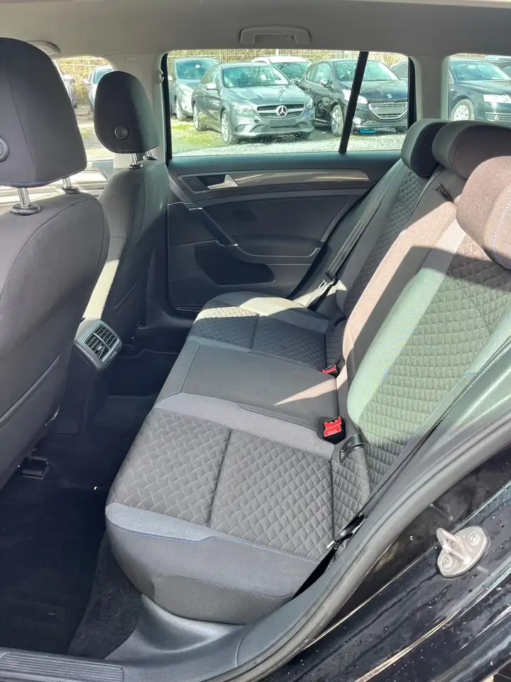Volkswagen Golf Variant - 11