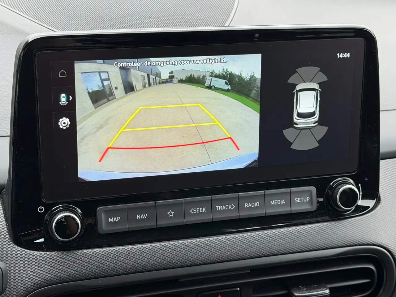 Hyundai KONA - 12
