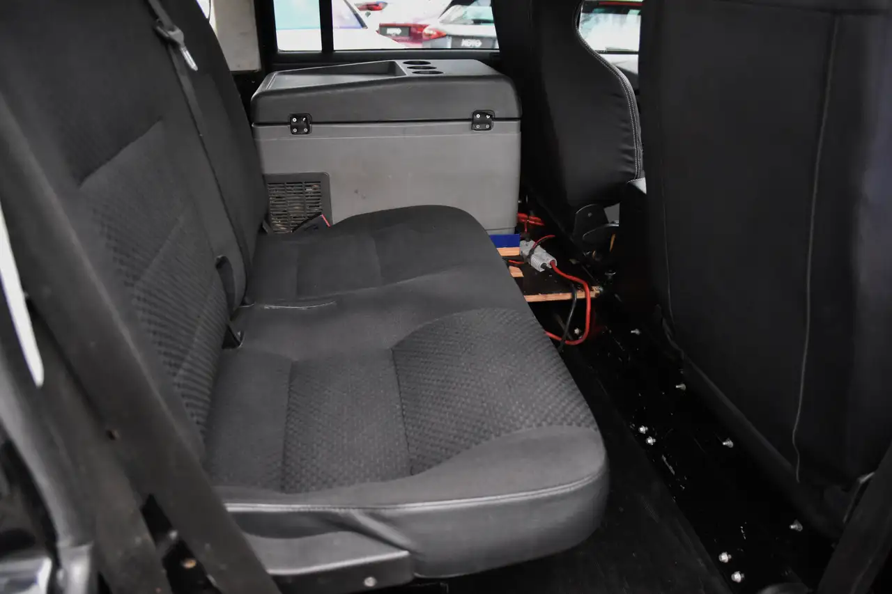 Land Rover Defender - 11