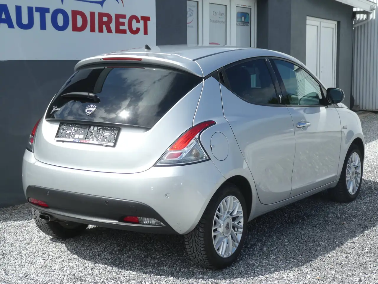 Lancia Ypsilon - 4