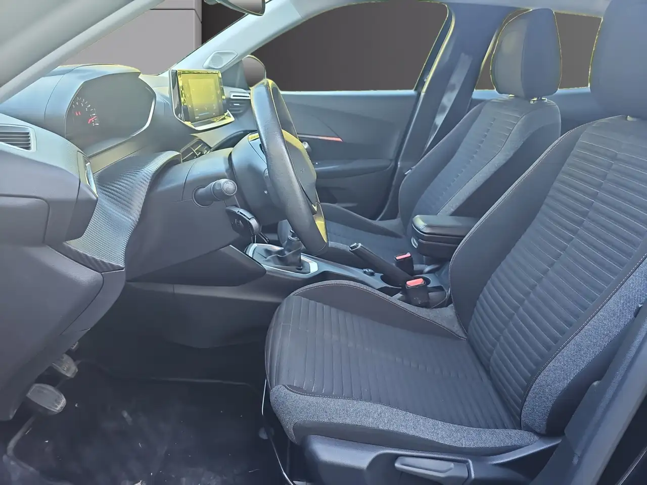 Peugeot 2008 - 12