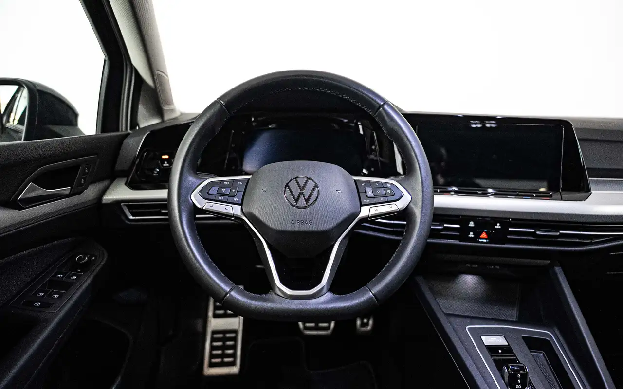 Volkswagen Golf - 11
