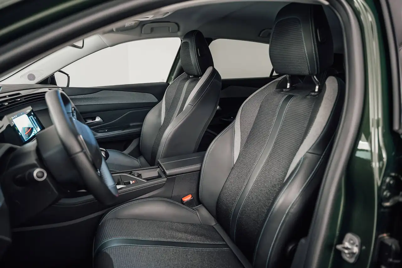 Peugeot 308 - 8