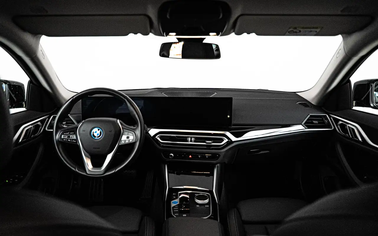 BMW i4 - 12