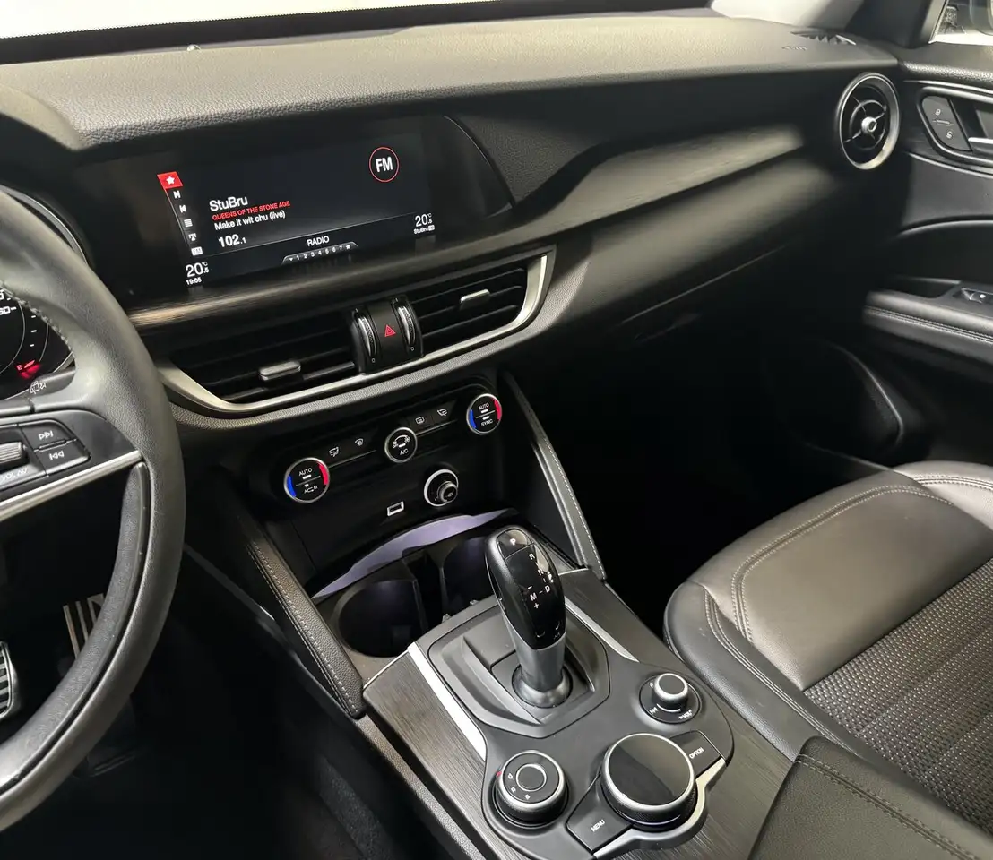Alfa Romeo Stelvio - 12