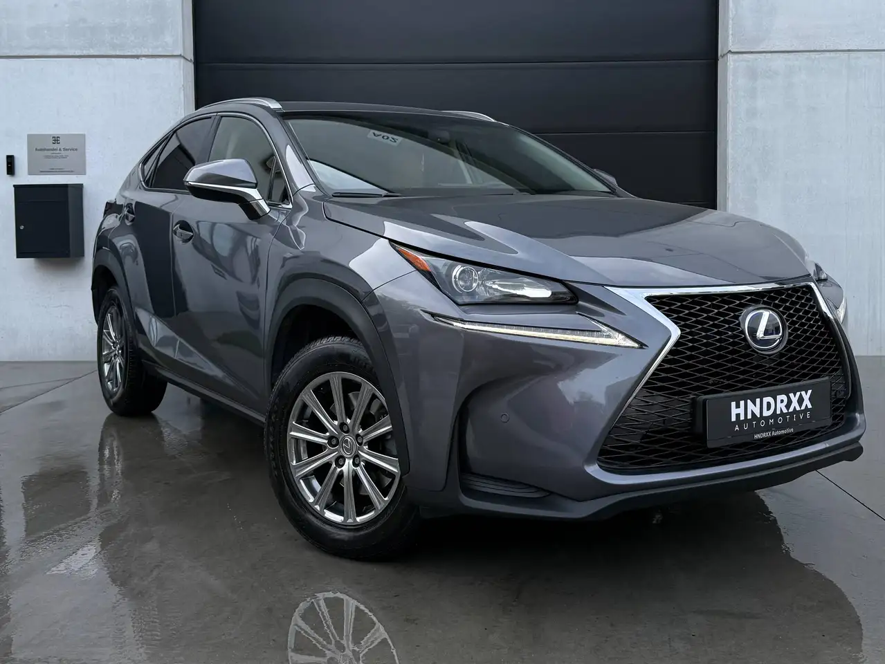 Lexus NX 300h - 11
