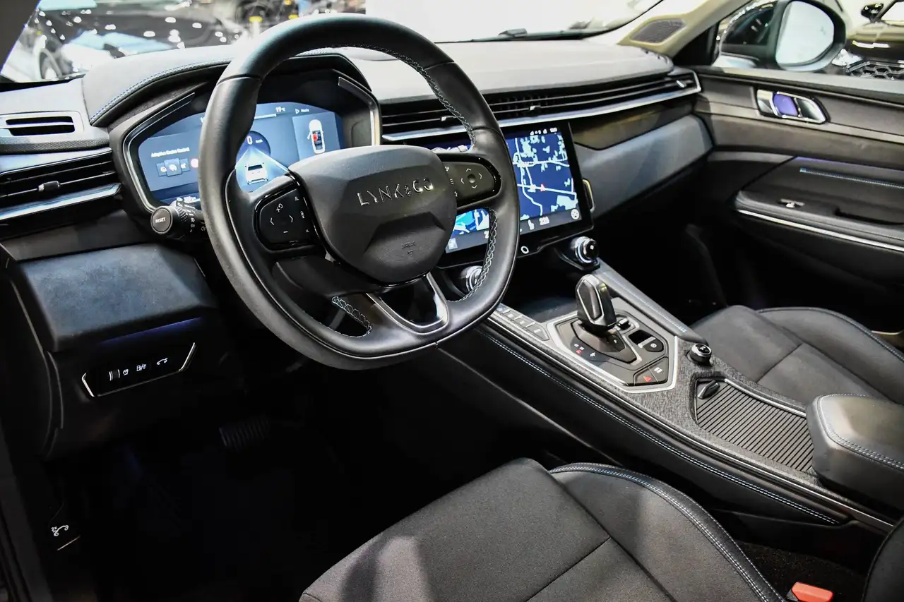 Lynk & Co 01 - 7