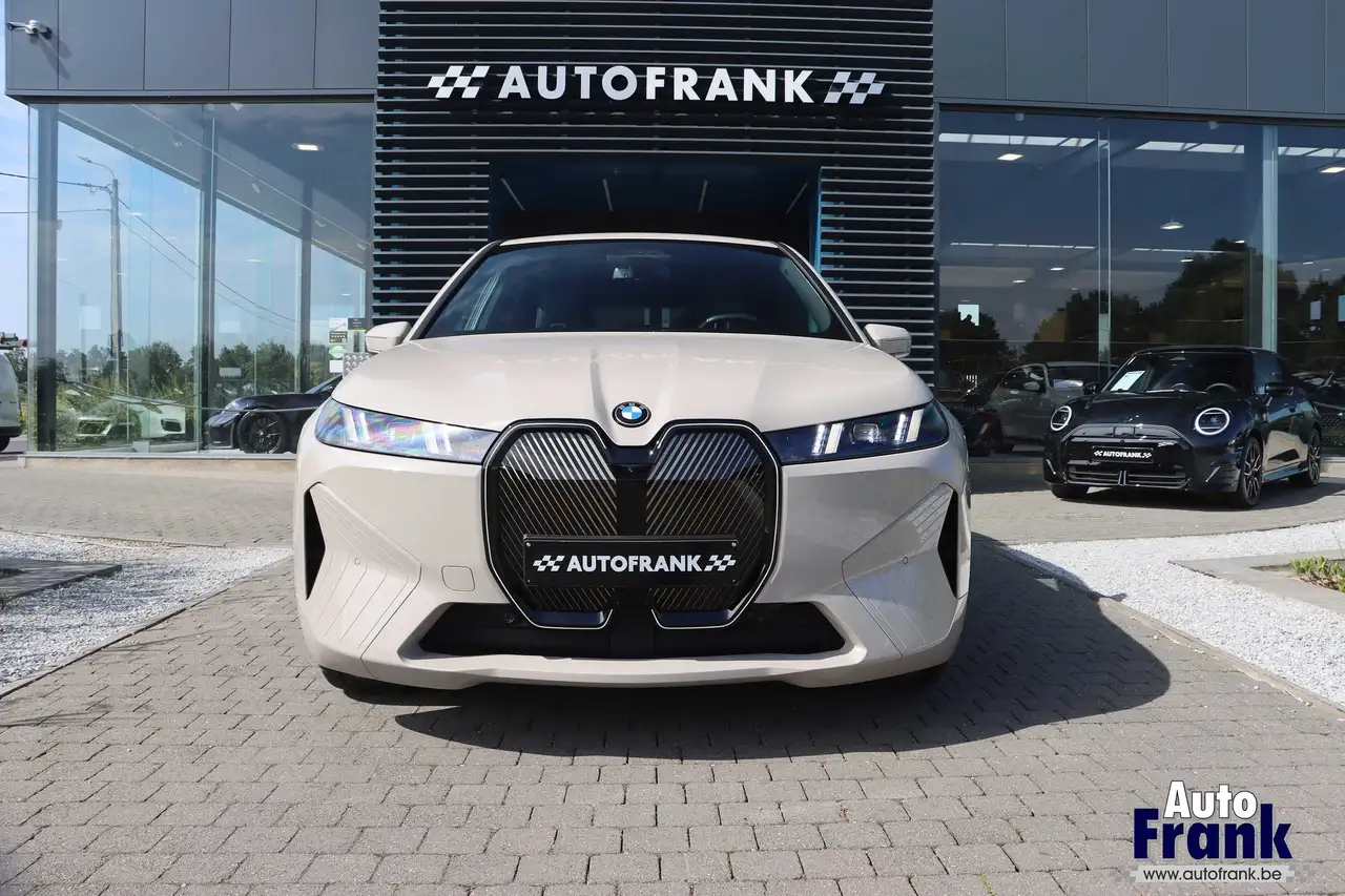 BMW iX - 2