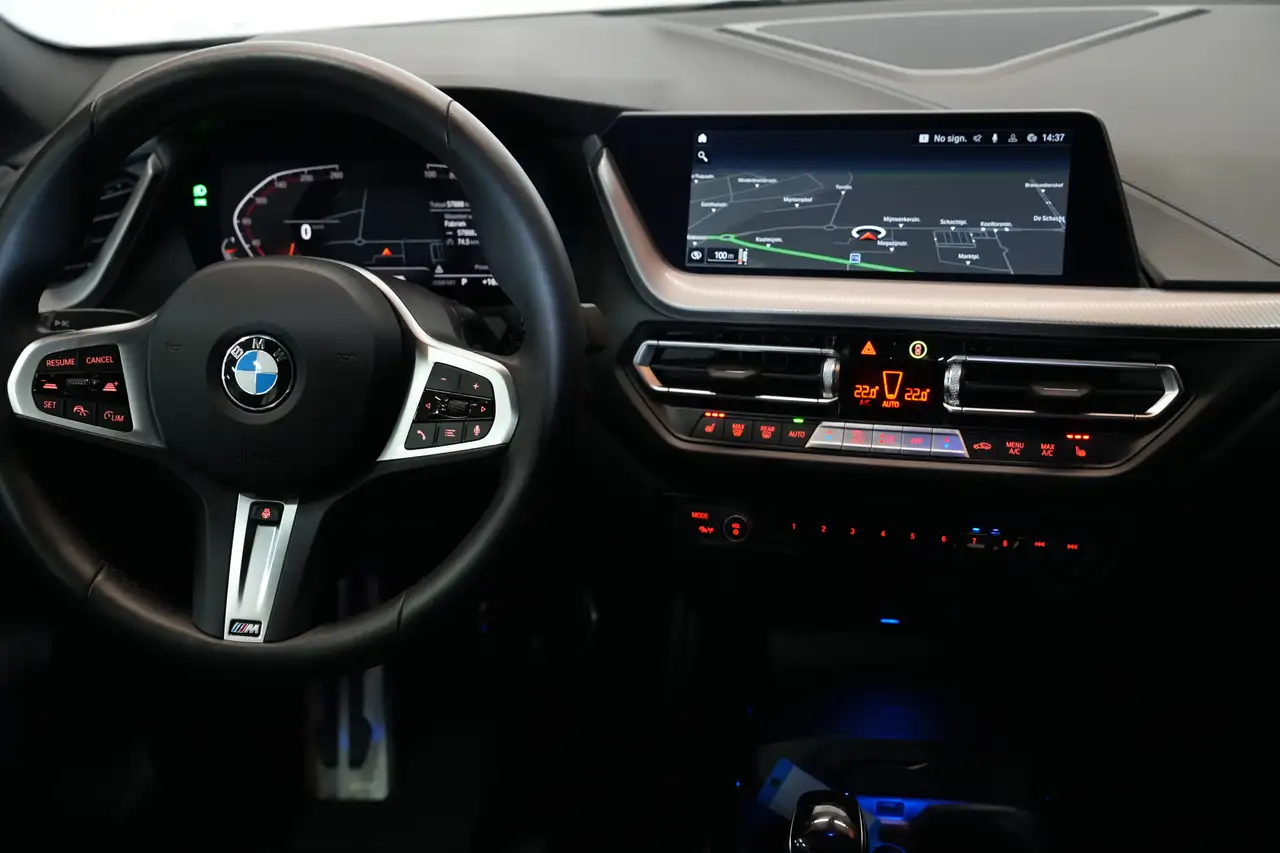 BMW 218 - 11