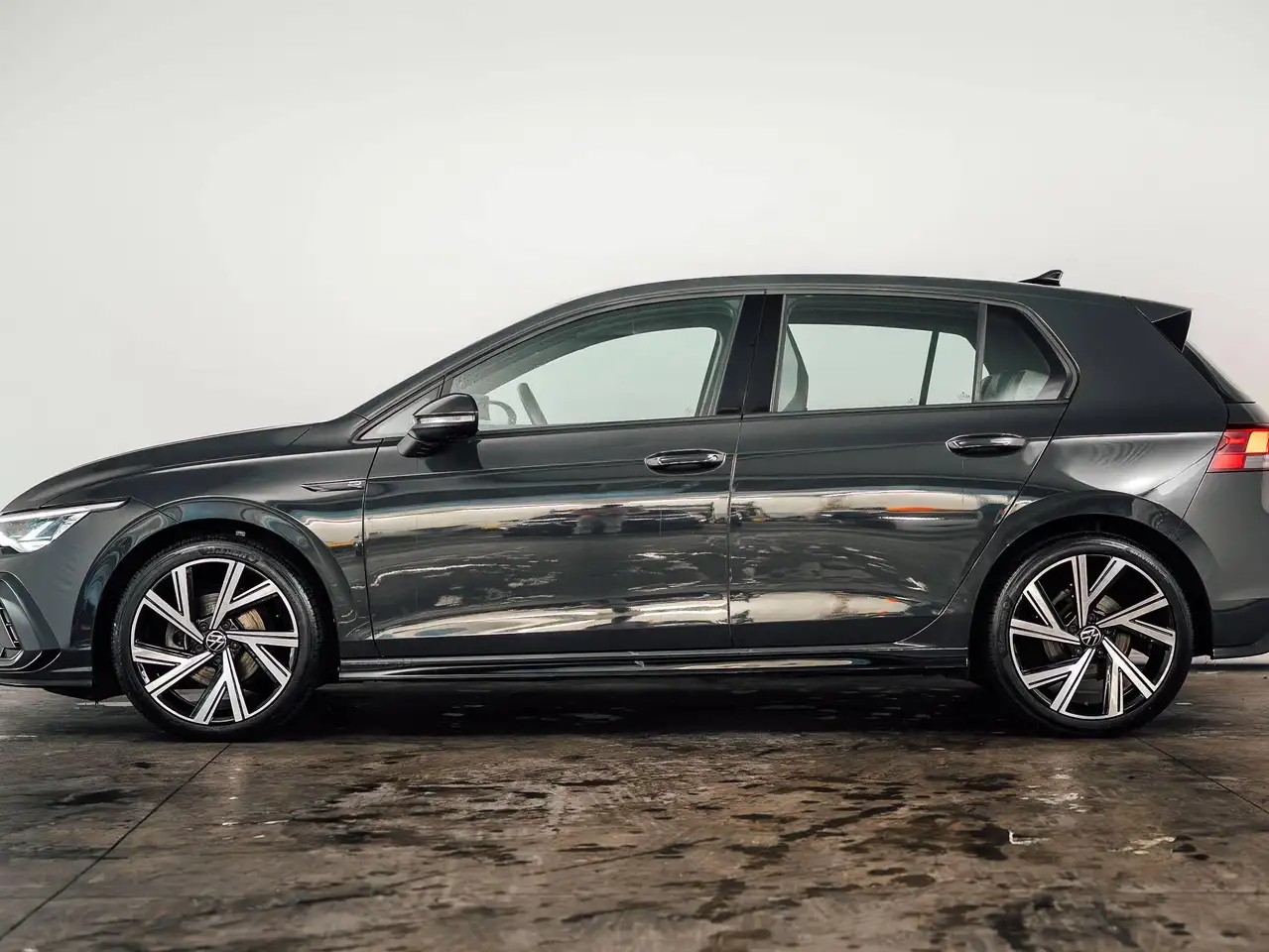 Volkswagen Golf - 2