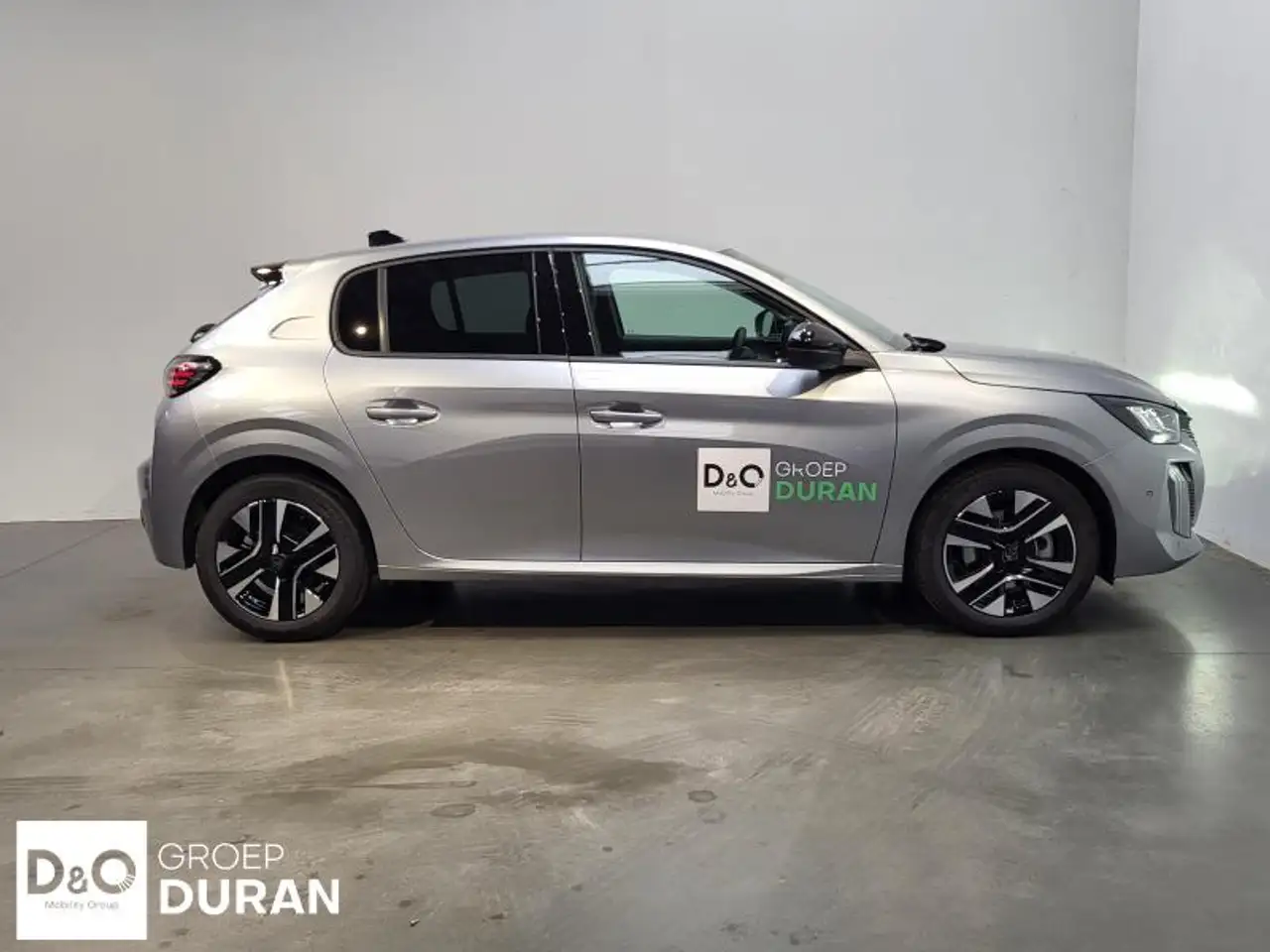Peugeot 208 - 8