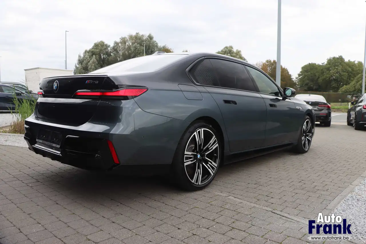 BMW i7 - 7