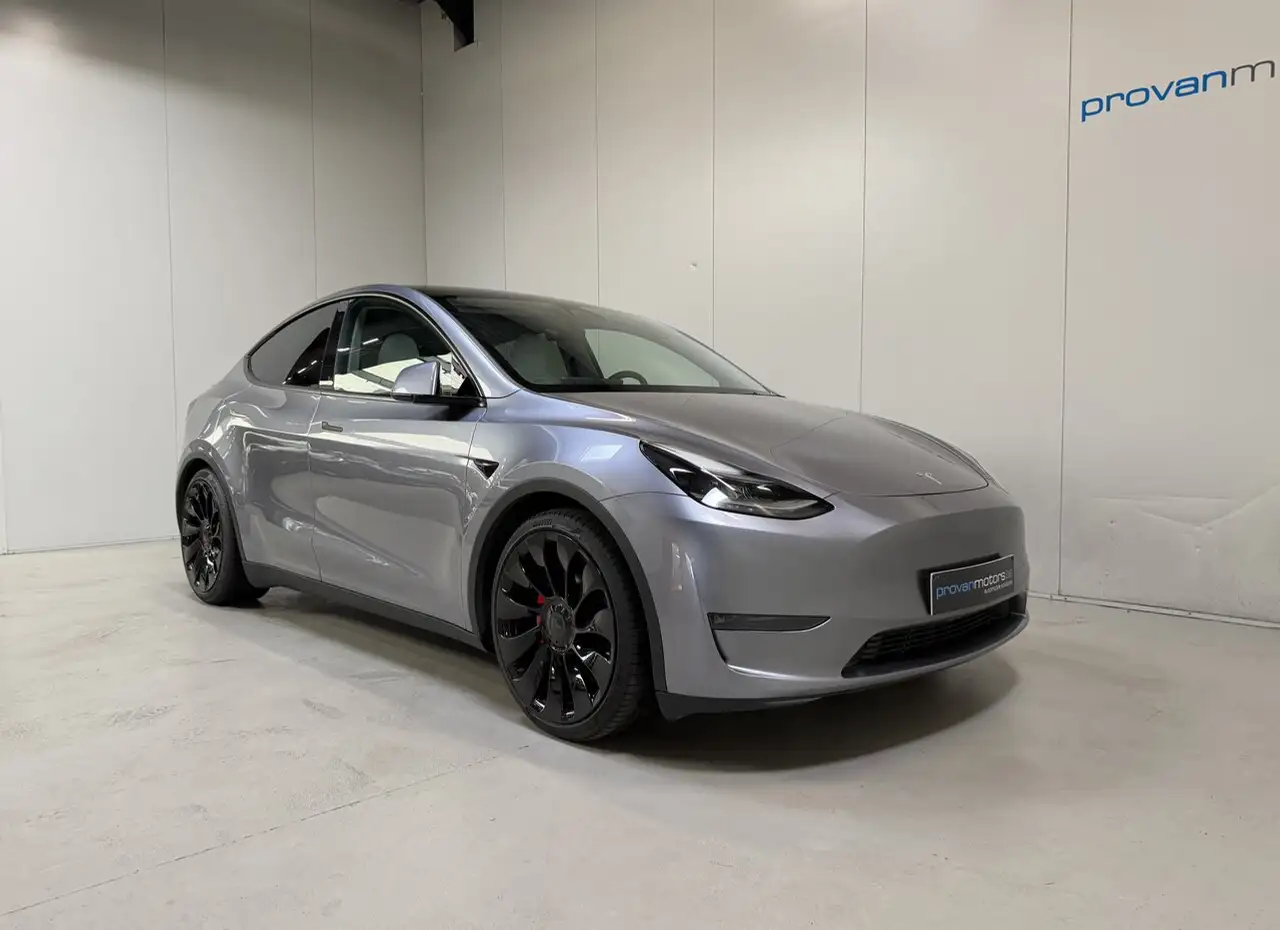 Tesla Model Y - 5