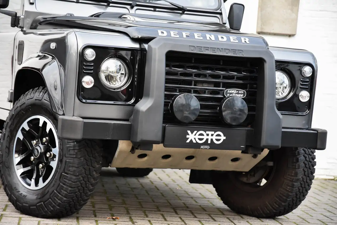 Land Rover Defender - 10